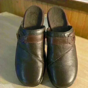 Clark Bendables Brown Leather Round Toe Low Heel Mules